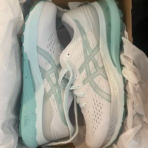 Asics Gel Kayano 28 running shoes